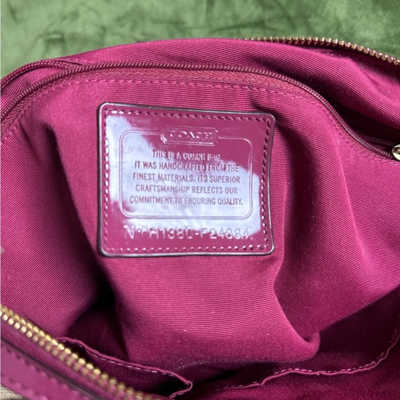 AUTHENTIC COACH PURSE F24884 SIGNATURE, GREAT CONDITION W/ REMOVABLE STRAP USED - Picture 9 of 13